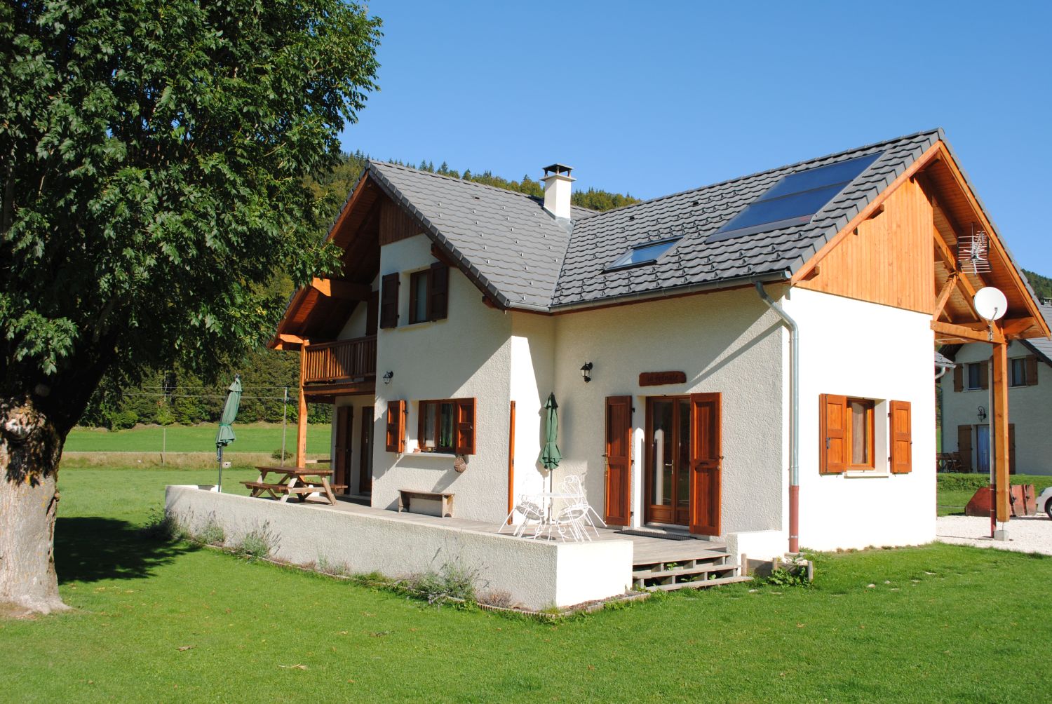 Gîte à droite de l'habitation principale
