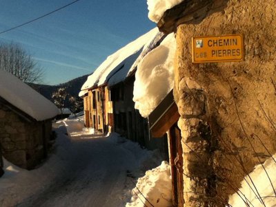 approche par le chemin des Pierres