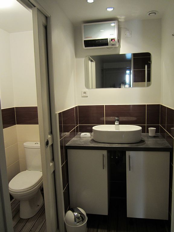 Salle du bain et wc du gîte Le Cocon d'Emma