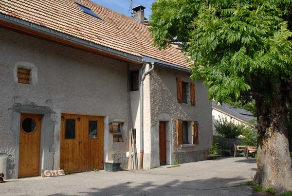 Façade sud et porte d'entrée (avec hublot)