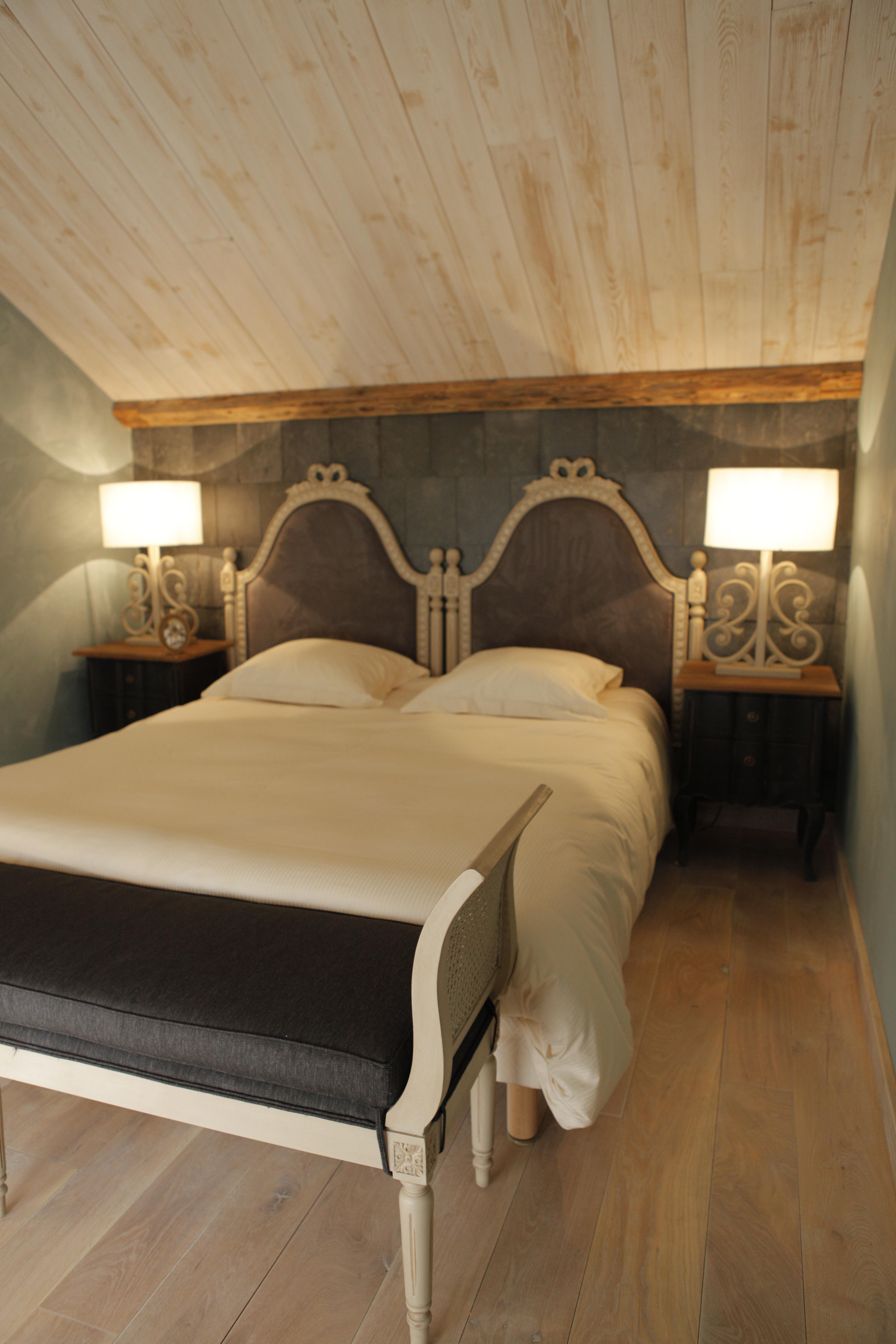 Chambre avec lit double