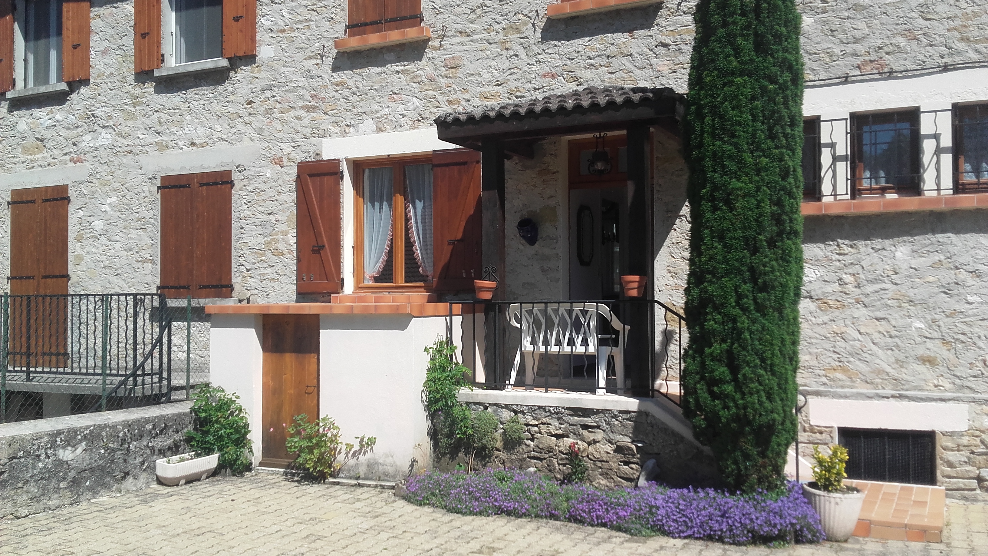 L'entrée du gîte par une cour intérieure