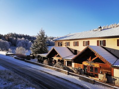 Devanture Hostel Quartier Libre-sous la neige