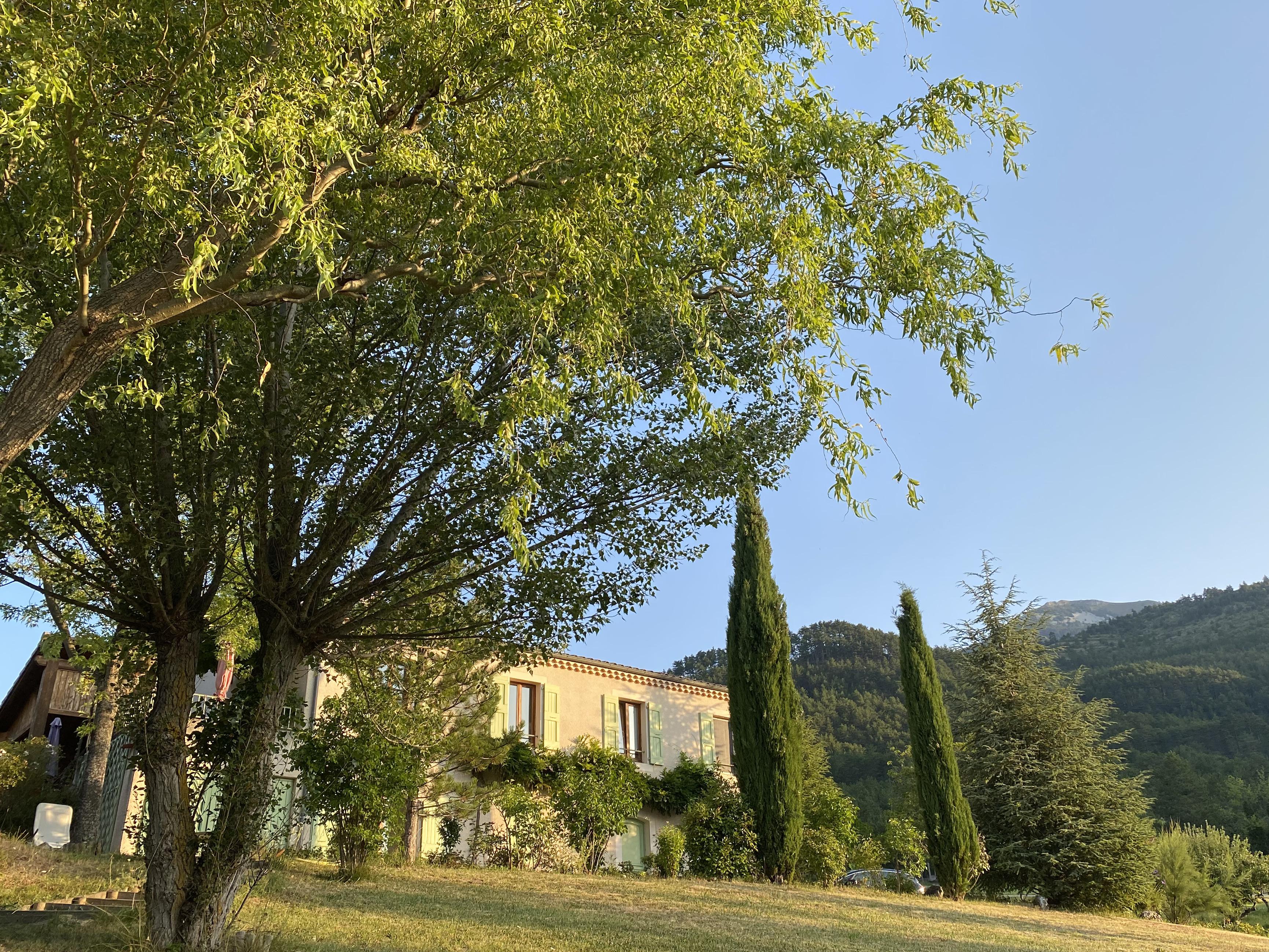 Façade et jardin