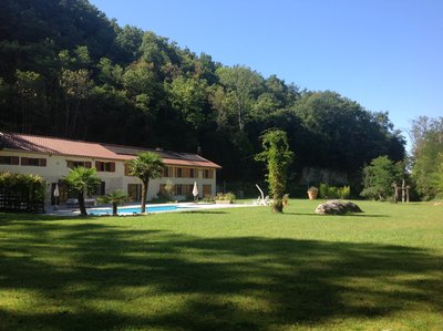 Maison avec un très grand parc au Gite les Totems_Rochechinard