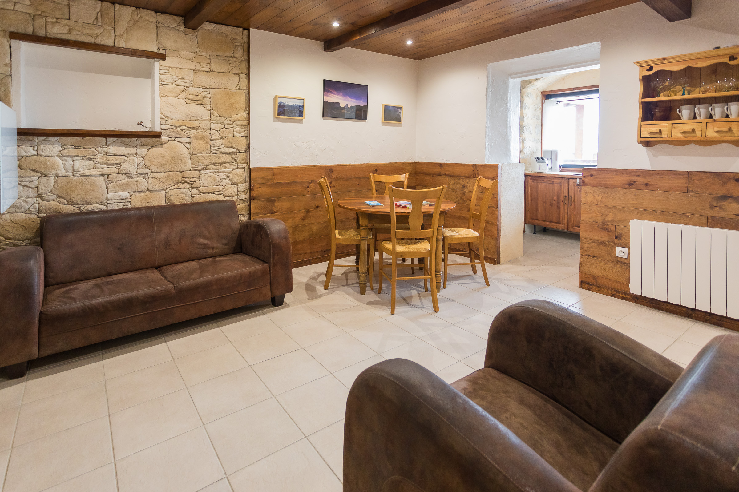 Salle de détente et repas dans le gîte