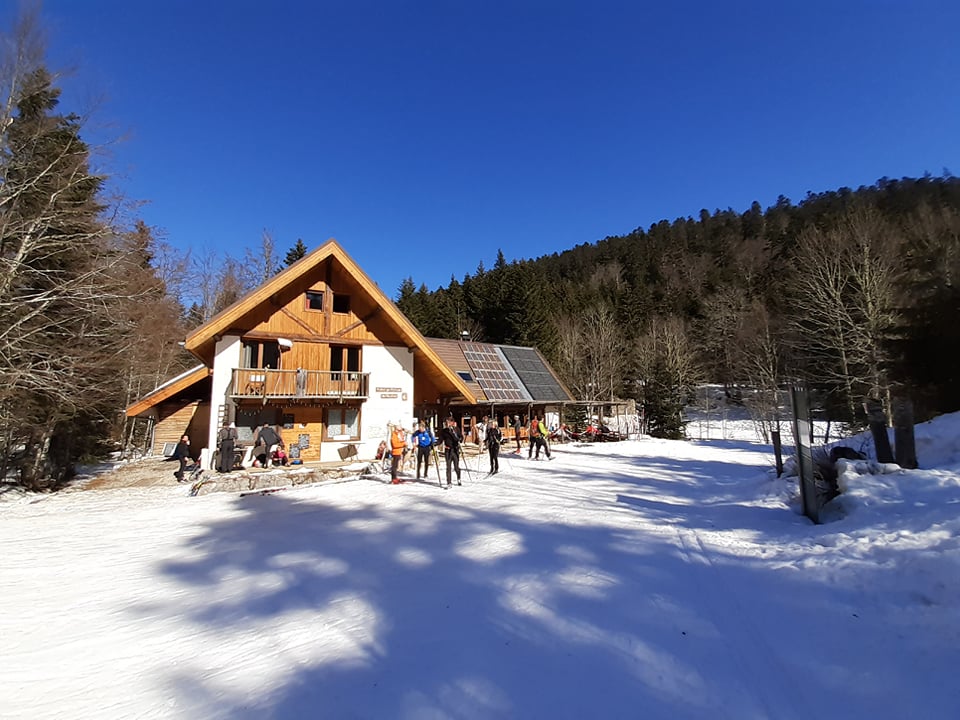 Vue de l'Auberge - refuge de Roybon en hiver