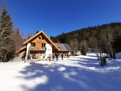 Vue de l'Auberge - refuge de Roybon en hiver