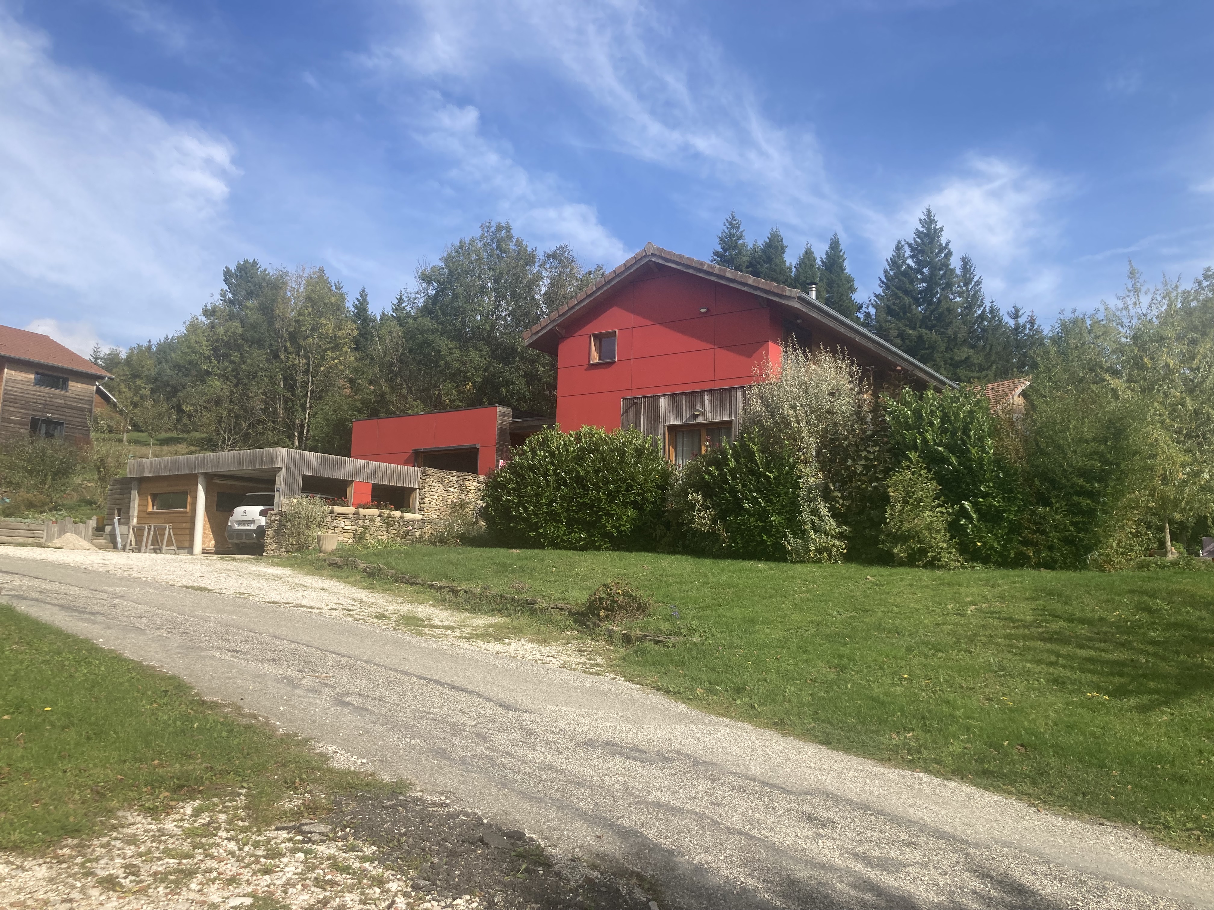 Studio mitoyen à la maison des propriétaires