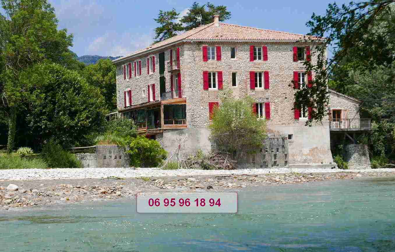 Moulin de Solaure sur la rivière
