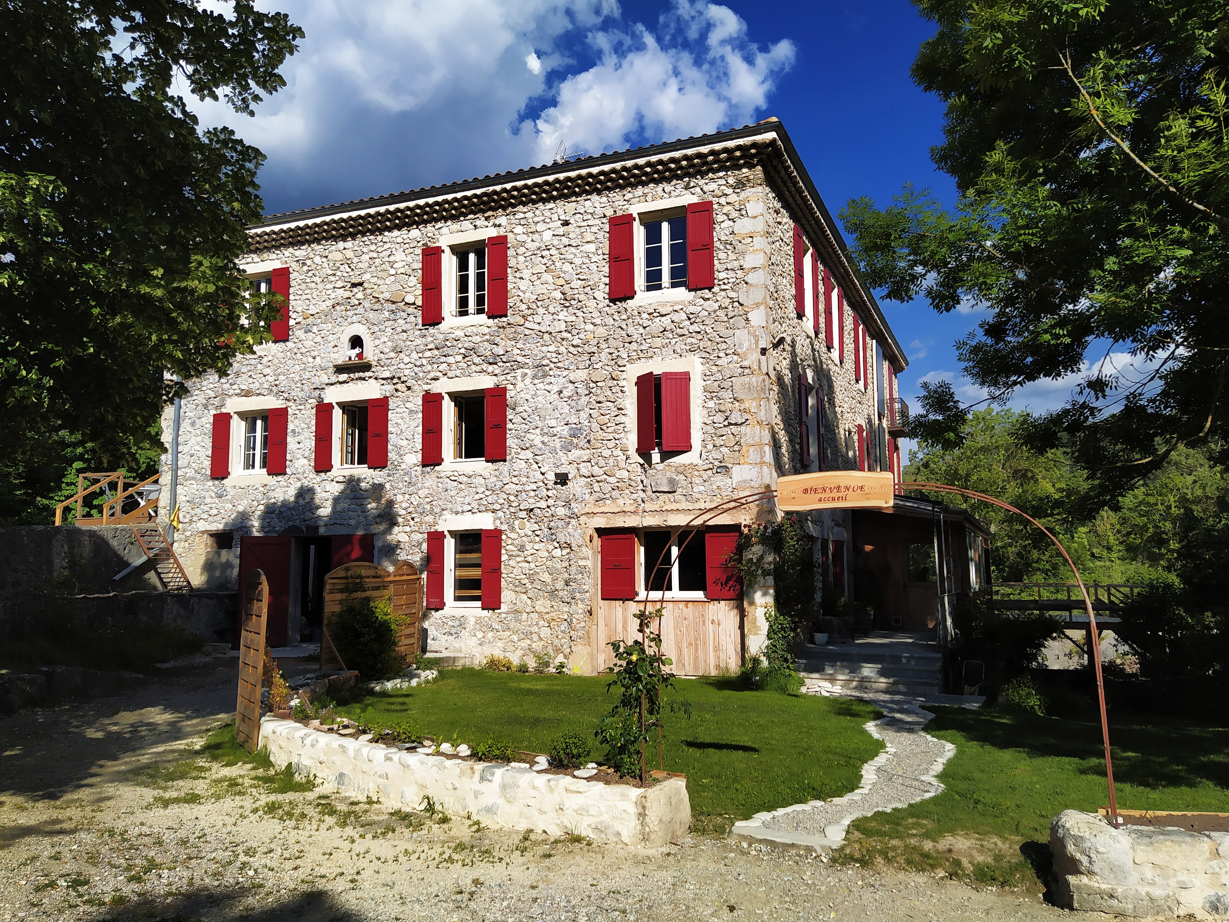 Façade d'entrée de l'établissement
