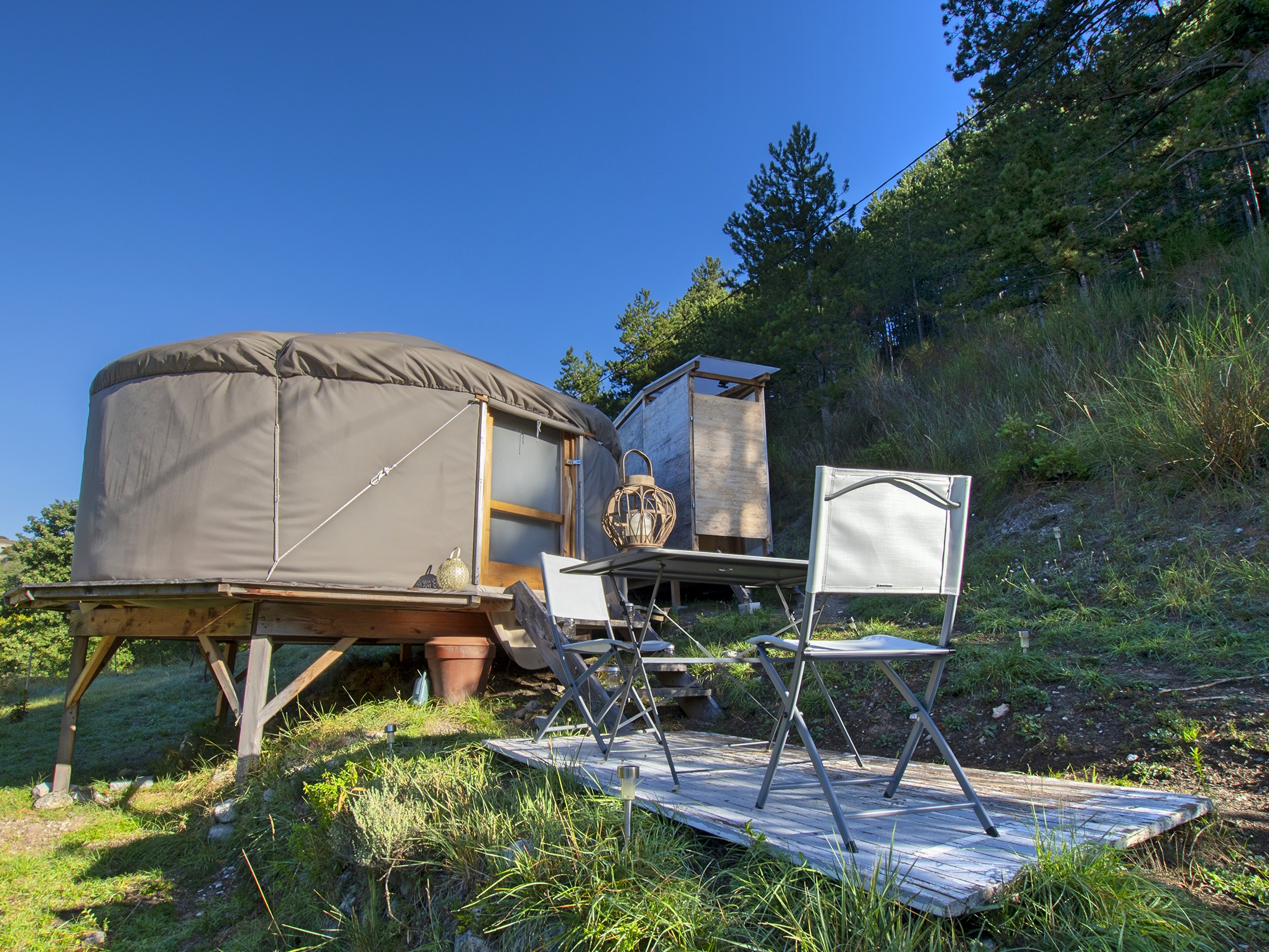 Extérieur yourte et terrasse