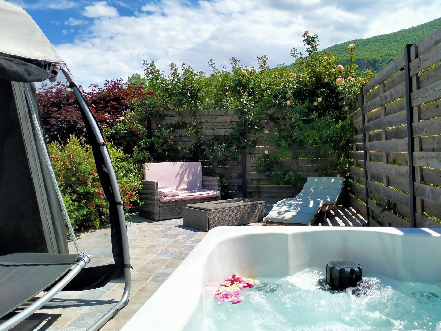 Terrasse avec jacuzzi