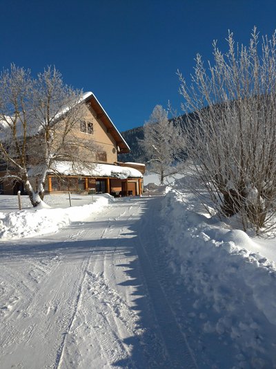 maison sous la neige