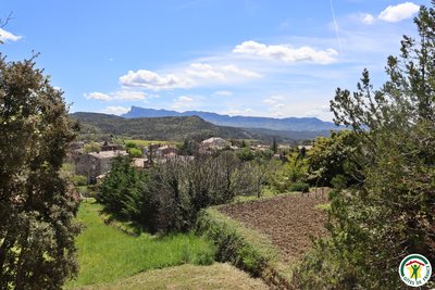 Vue sur la vallée de la Gervanne et les 3 Becs depuis la terrasse.