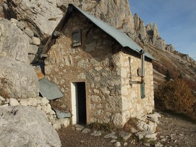 La baraque des CLos, sur le sentier du Balcon Est