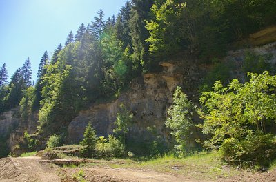 La carrière et son terrain de sauts à VTT