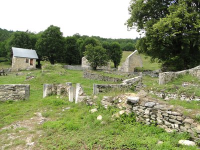 Les ruines du hameau de la Goulandière