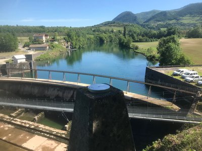 Vue surplombant le barrage