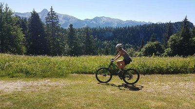 Marie Dorin en roues libres à Corrençon