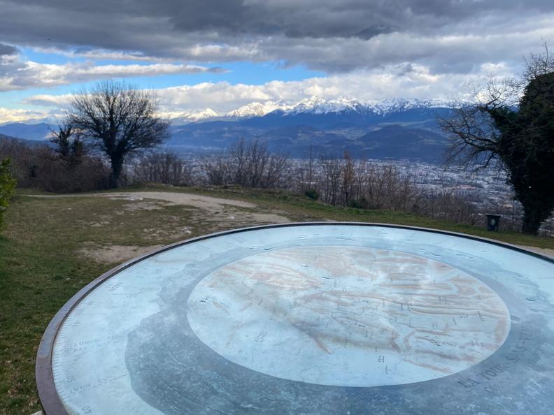 Vue sur les montagnes depuis la Tour sans Venin