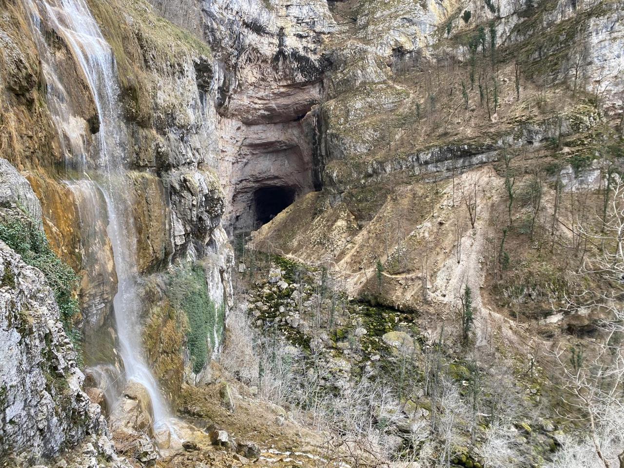 Cascade de Moulin Marquis et porche de Bournillon