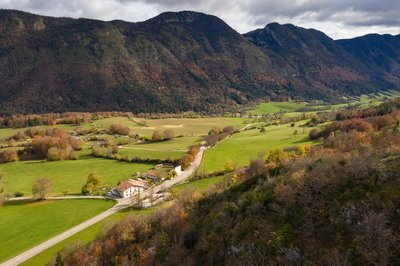 Vue sur l'auberge du collet